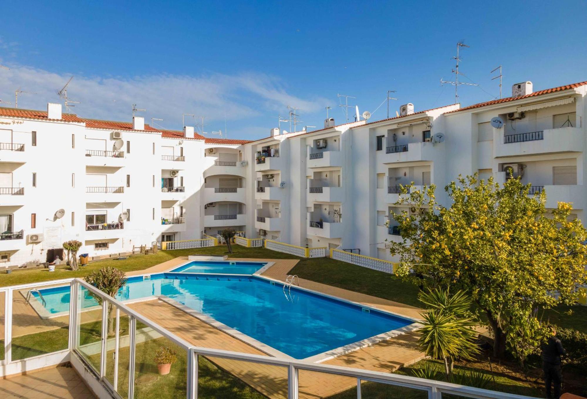 Santa Eulalia 2-Bedroom Apartment - Swimming Pool - Wifi Albufeira Bagian luar foto