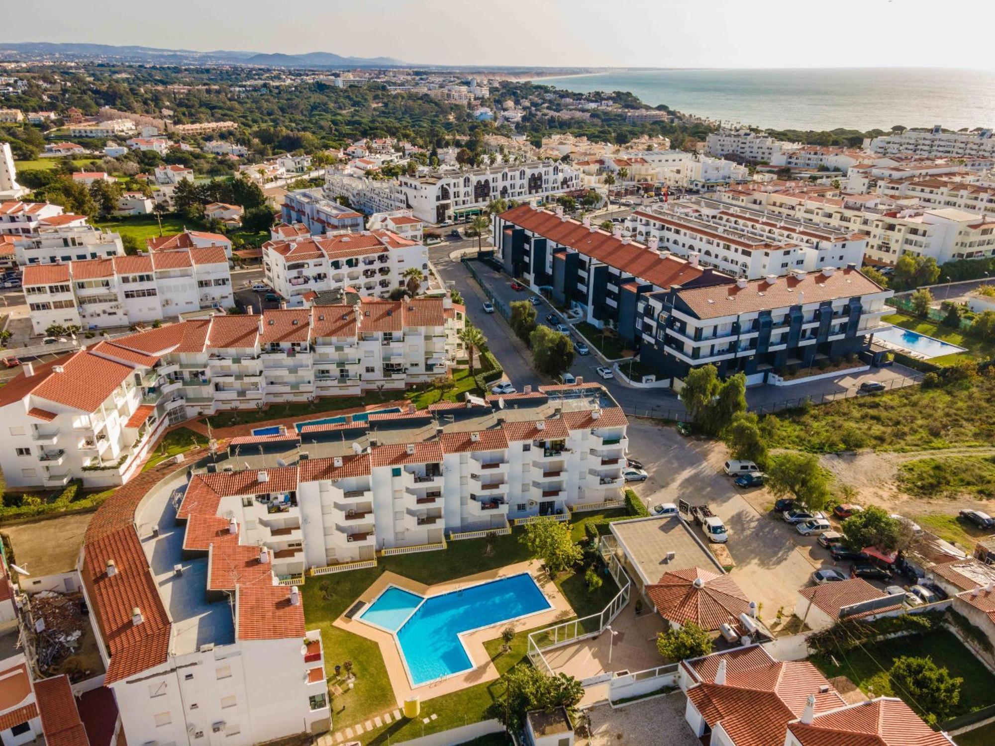 Santa Eulalia 2-Bedroom Apartment - Swimming Pool - Wifi Albufeira Bagian luar foto